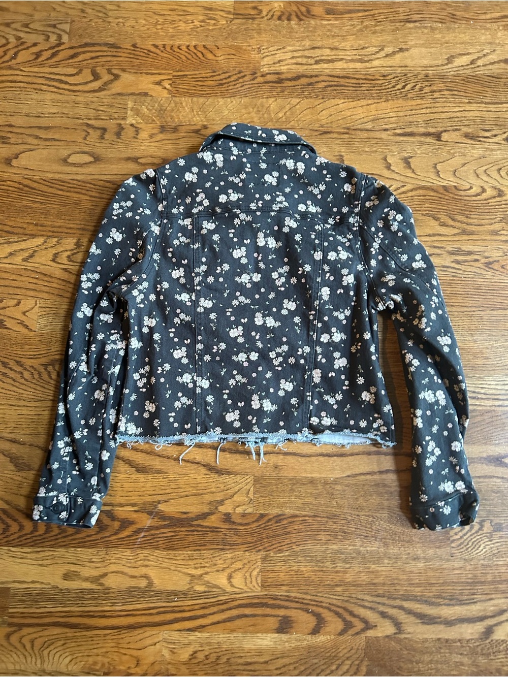 Celebrity Pink Floral Denim Jacket Cropped Raw Hem Black Floral Size Large - Picture 5 of 6